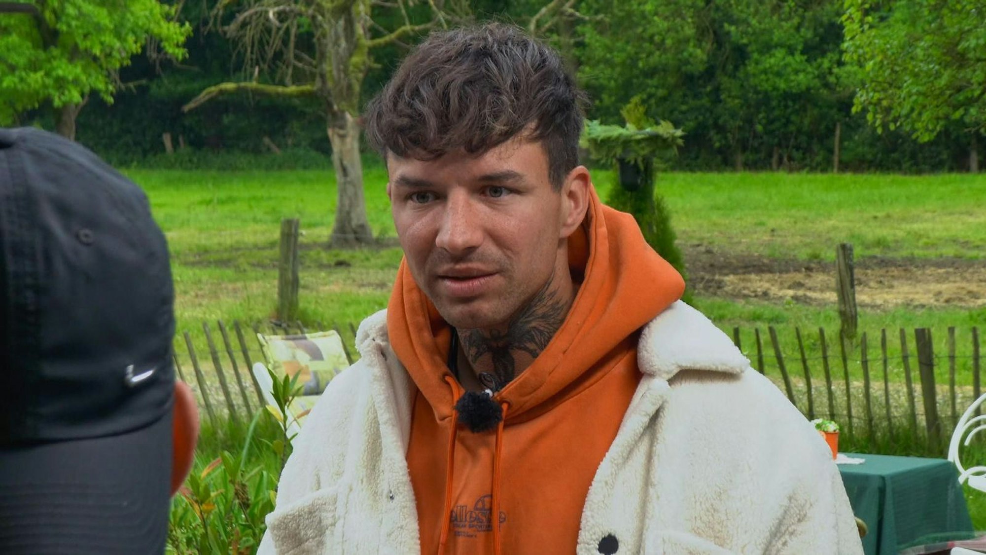 Micha (B.) schießt kräftig gegen seinen einstigen Buddy Ryan (Bild: RTL)