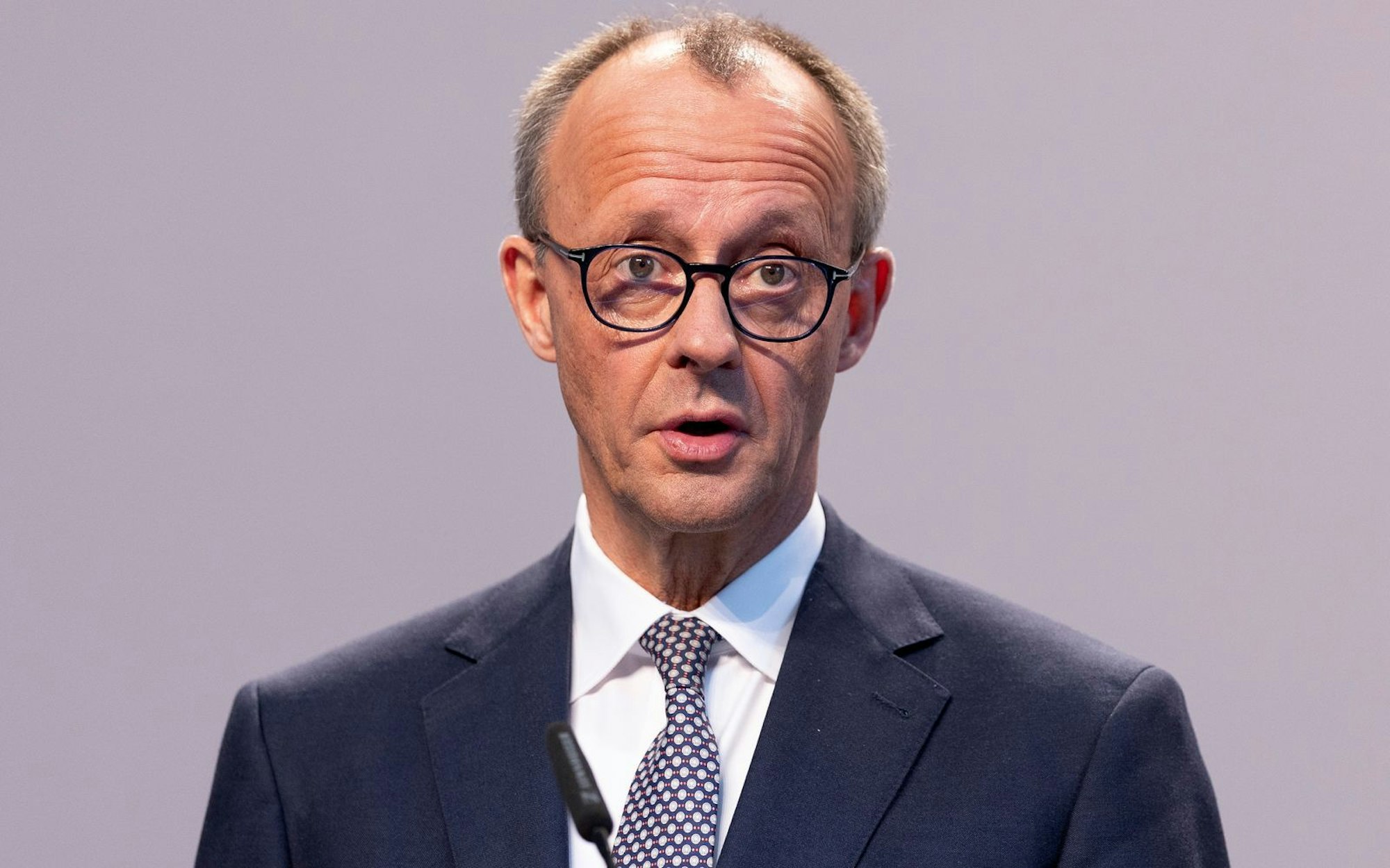 Friedrich Merz wird der erste Gast bei „Pinar Atalay“ sein. (Bild: 2025 Getty Images/Maja Hitij)