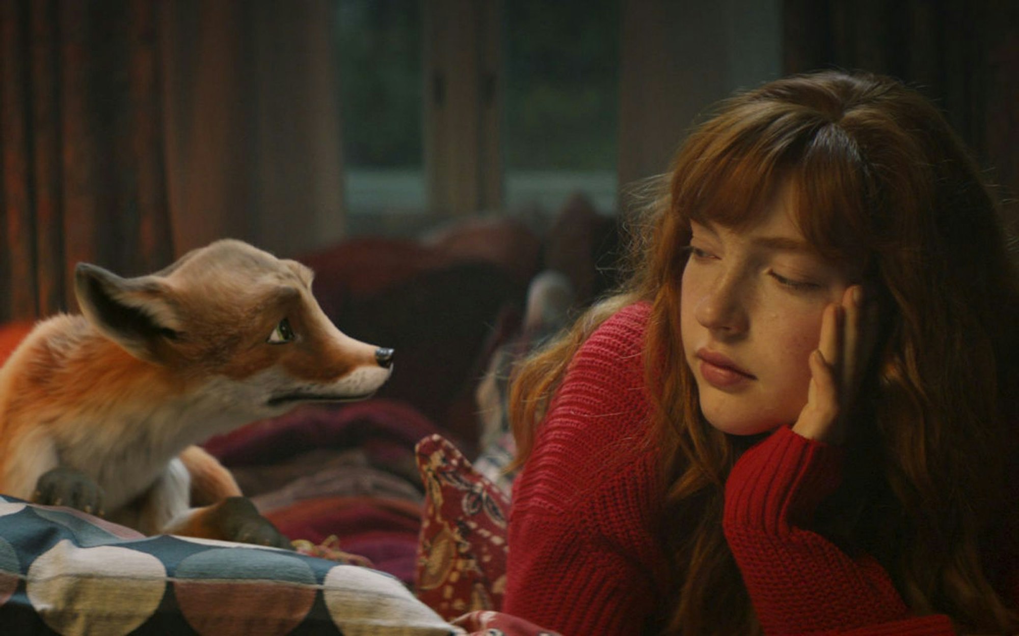 Eine ausweglose Situation? Ida (Emilia Maier) und ihr Begleittier Rabbat fürchten die Schließung der „Schule der magischen Tiere“. (Bild: 2024 Kordes & Kordes Film Süd/Leonine Studios)