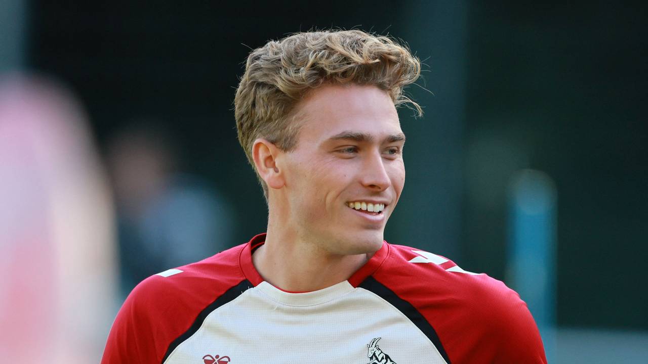 Sebastian Sebulonsen lächelt im Training.