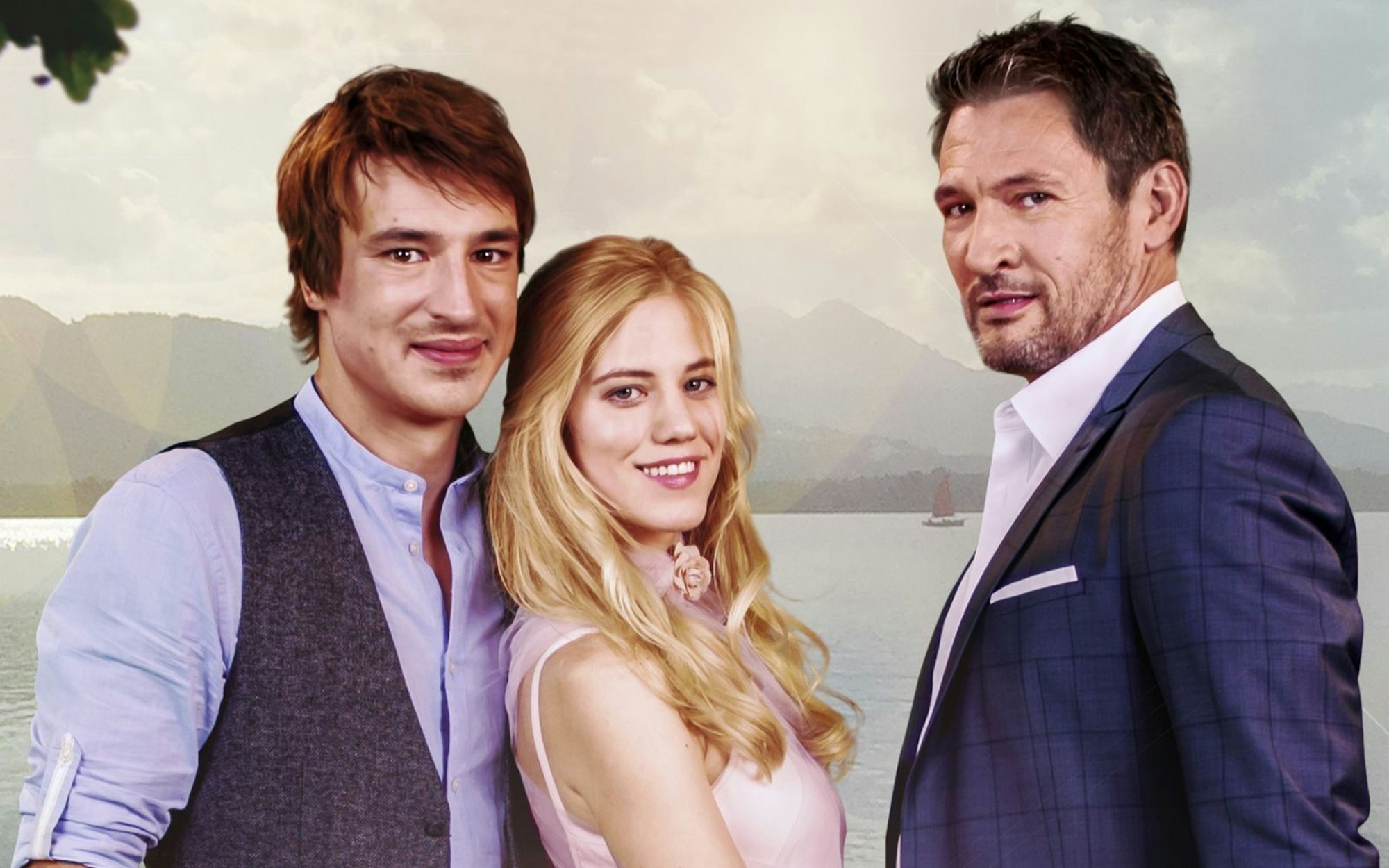 An Dreiecksbeziehungen hatten die „Sturm der Liebe“-Macher wohl Gefallen gefunden. In der 14. Staffel (2017) verliebte sich Viktor Saalfeld (Sebastian Fischer, links) in Alicia (Larissa Marolt). Doch die war die Verlobte von seinem Vater Christoph Saalfeld (Dieter Bach). (Bild: ARD/Christof Arnold)