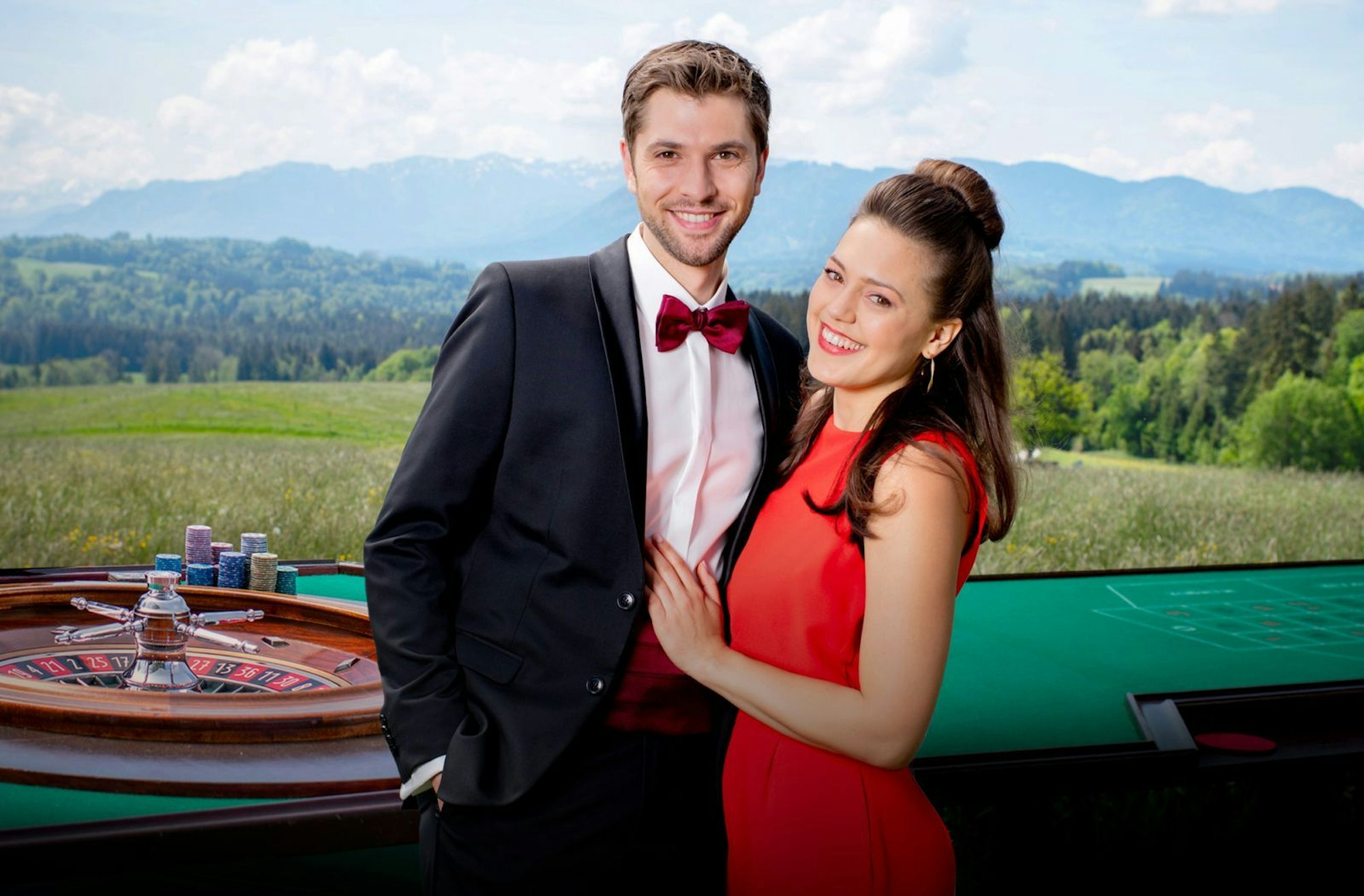 Im Dezember 2024 startete die 21. Staffel: Elias Reichert als Henry Sydow und Katharina Scheuba als Maxi Neubach waren das bislang letzte Traumpaar bei „Sturm der Liebe“. (Bild: ARD/Christof Arnold)