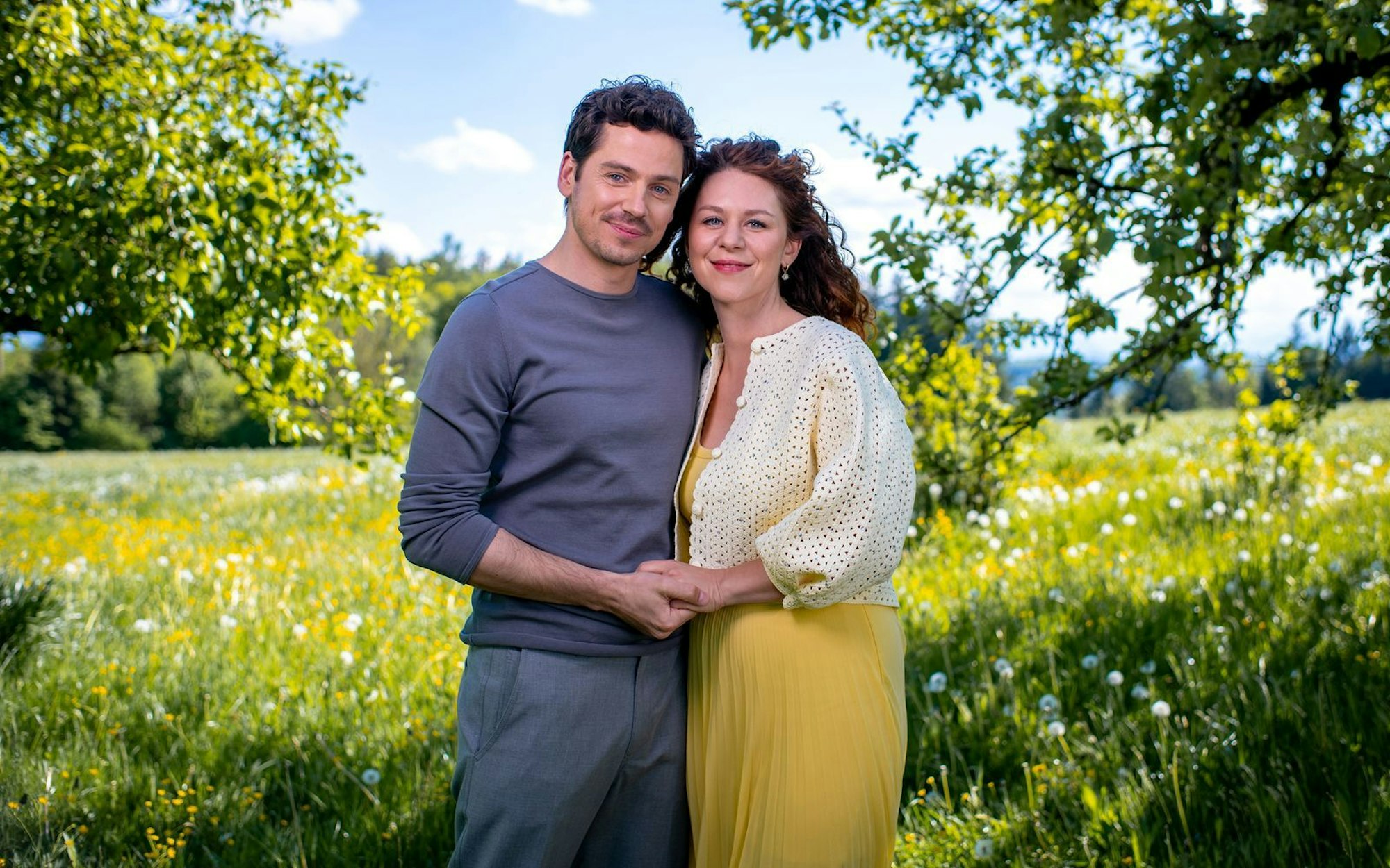 Fanny Schätzl (Johanna Graen) und Kilian Rudloff (Anthony Paul) sind das Traumpaar der 22. Staffel von „Sturm der Liebe“. Doch gegensätzlicher könnten die Gärtnerin und der Koch kaum sein. (Bild: ARD / Christof Arnold )