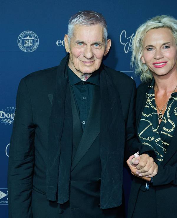 Heinz Hoenig mit seiner Frau Annika.