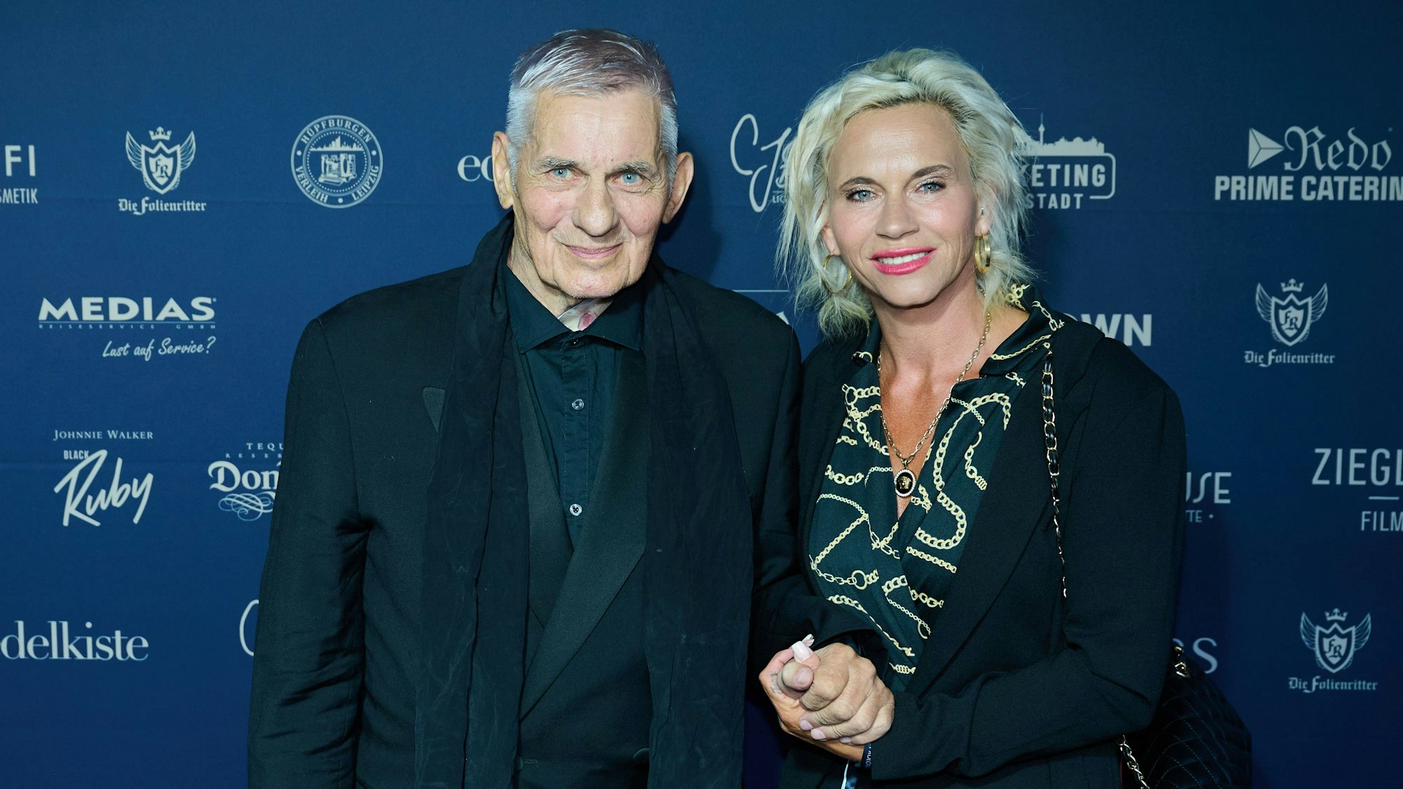 Heinz Hoenig mit seiner Frau Annika.