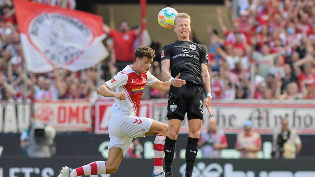 Chris Führich im Kopfballduell mit Eric Martel.