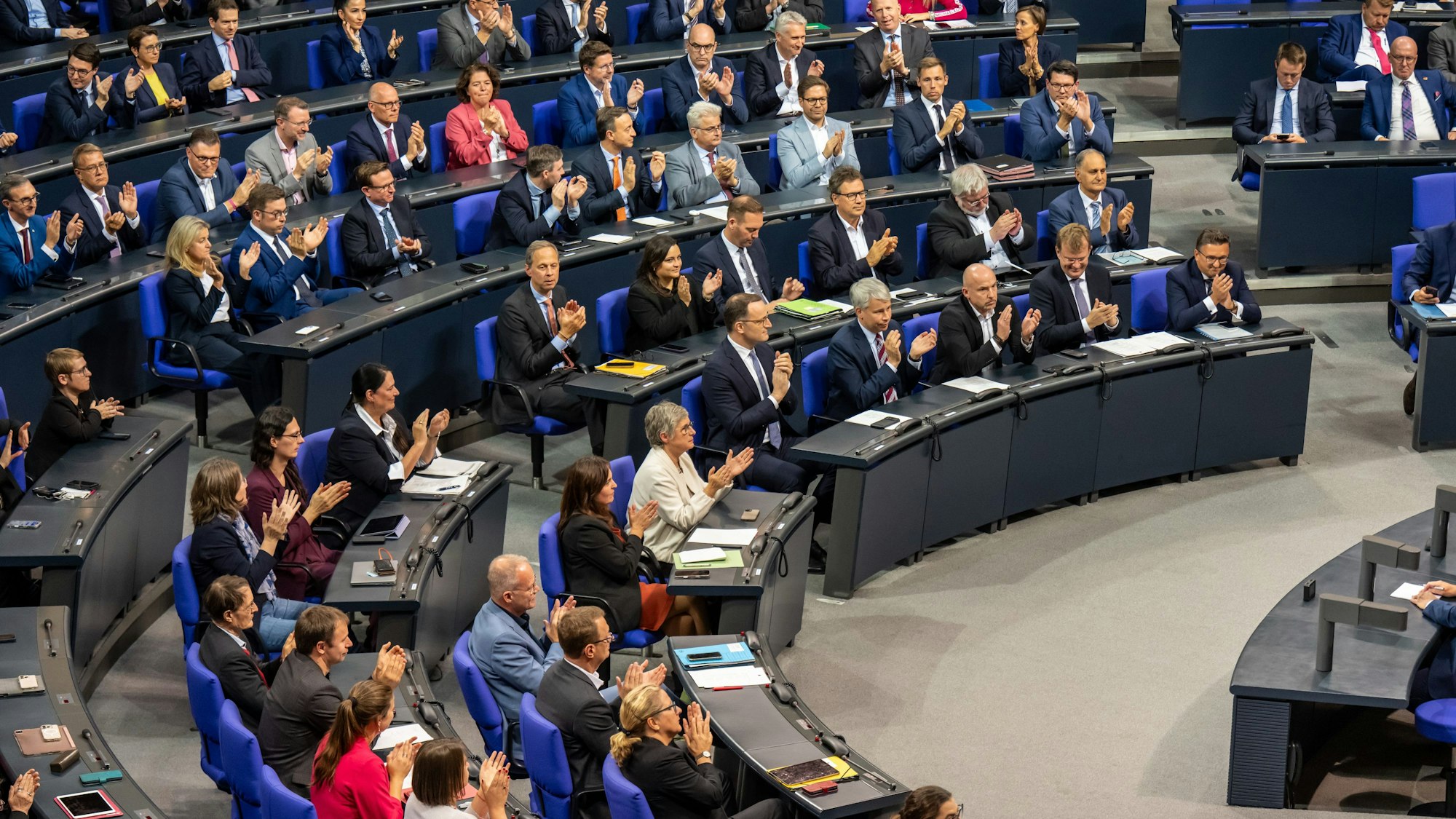 Im zweiten Anlauf hat der Bundestag drei neue Richter/in für das Bundesverfassungsgericht gewählt.