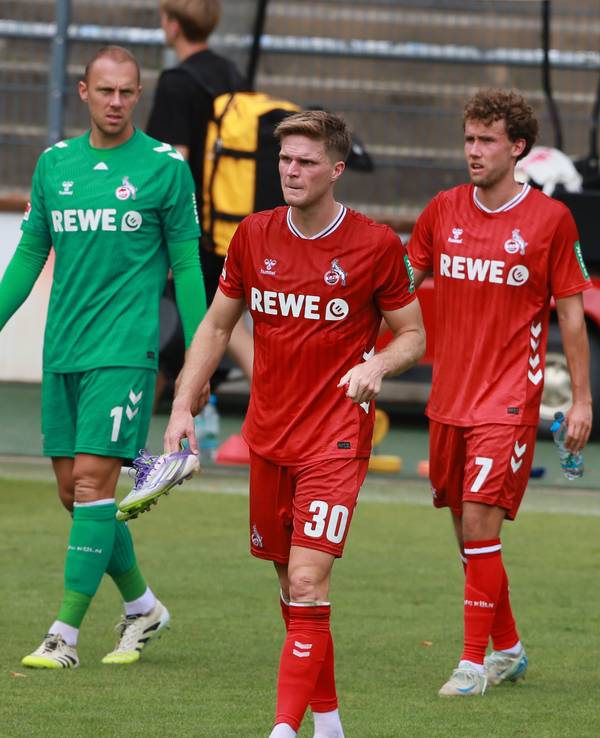 Marvin Schwäbe, Marius Bülter und Luca Waldschmidt beim Test gegen Arnheim.