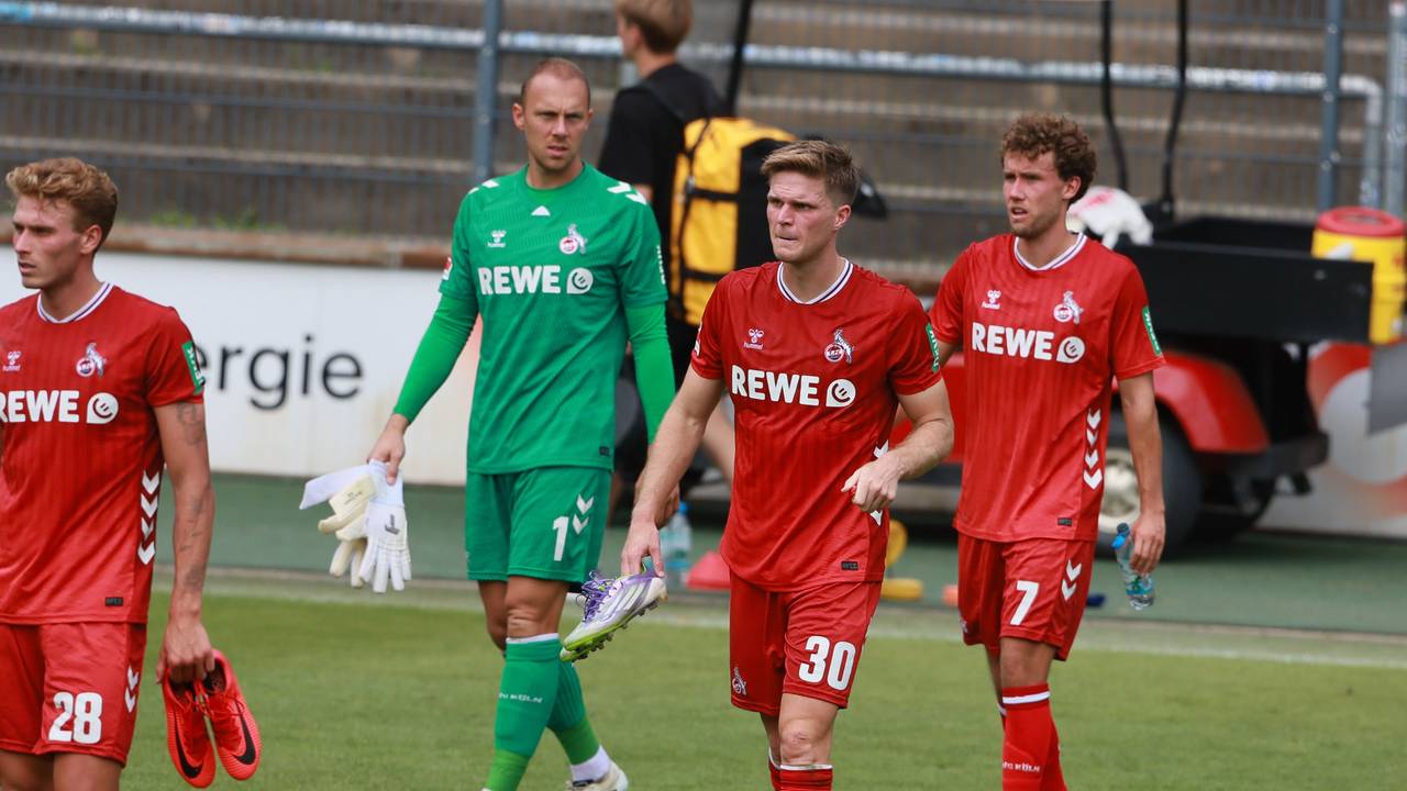 Marvin Schwäbe, Marius Bülter und Luca Waldschmidt beim Test gegen Arnheim.