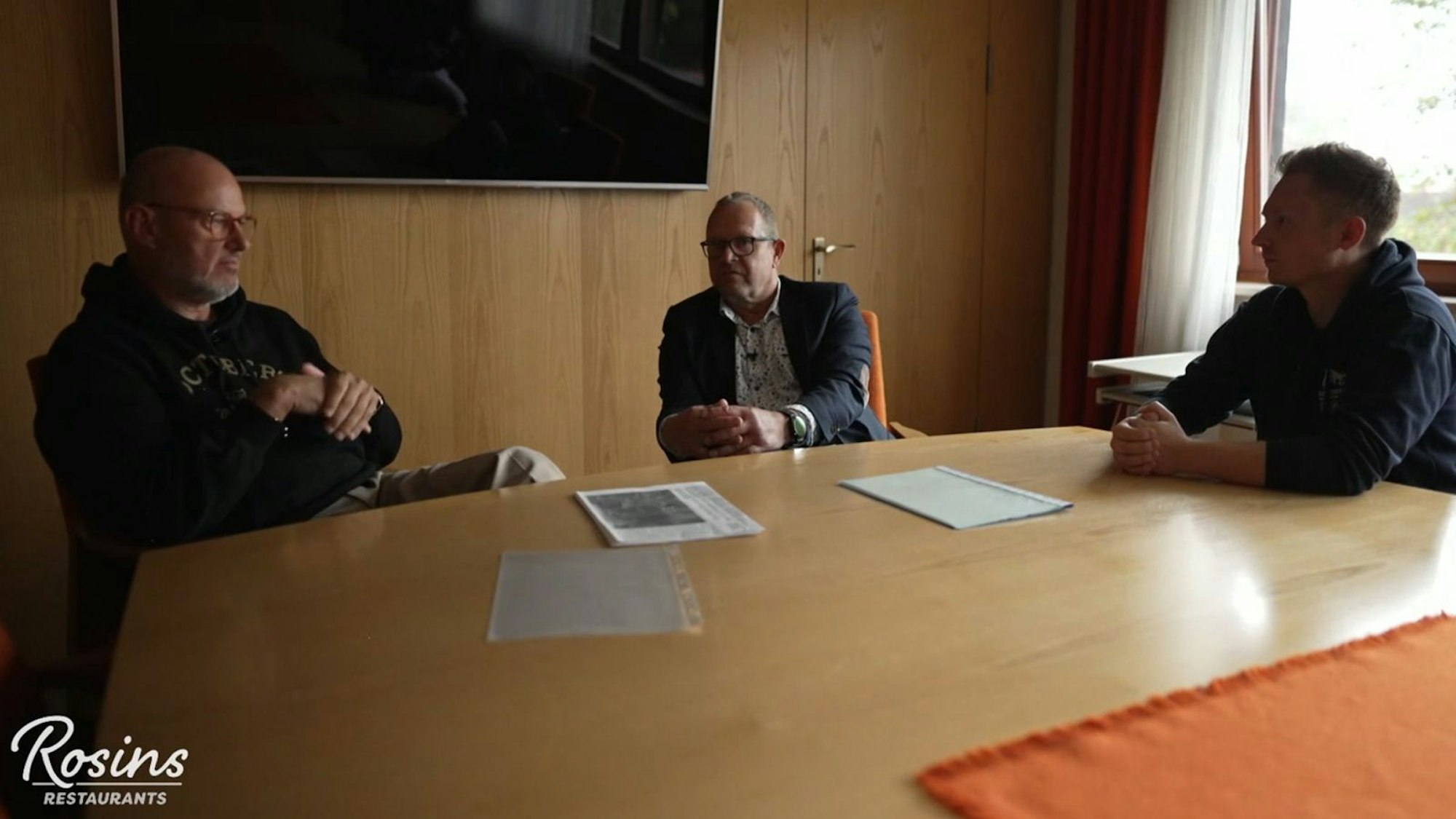 Frank Rosin bittet den Bürgermeister um Unterstützung. (Bild: Kabel Eins)