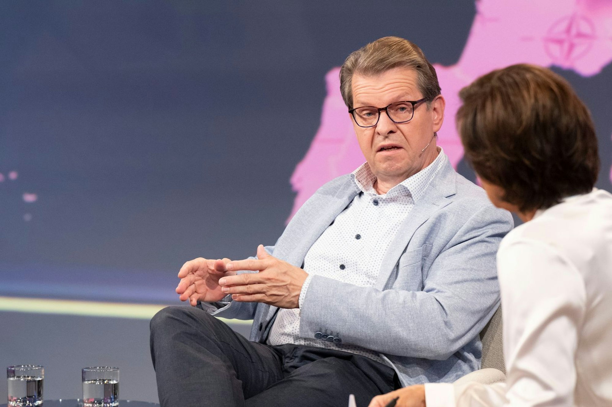 Ralf Stegner und Marie-Agnes Strack-Zimmermann waren sich am Mittwochabend bei „maischberger“ in einigen Punkten erstaunlich einig. (Bild: WDR/ Melanie Grande)