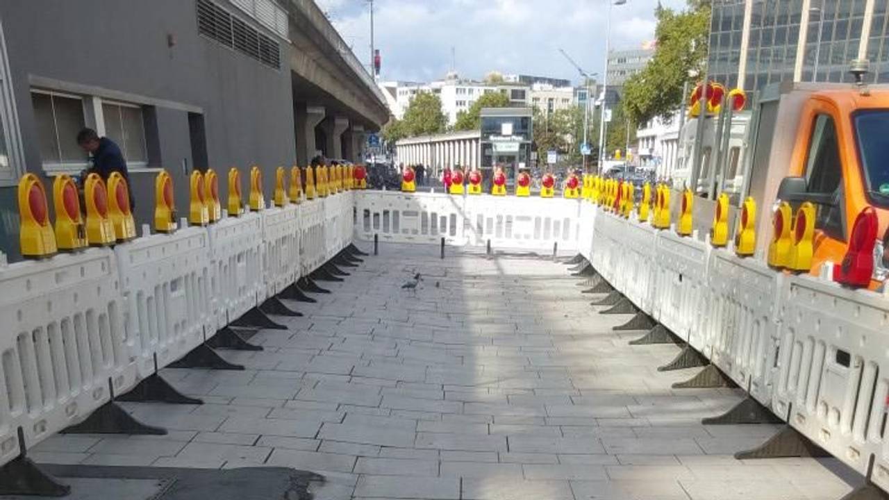 Die Bodenabsackung auf dem Breslauer Platz direkt am Kölner Hauptbahnhof