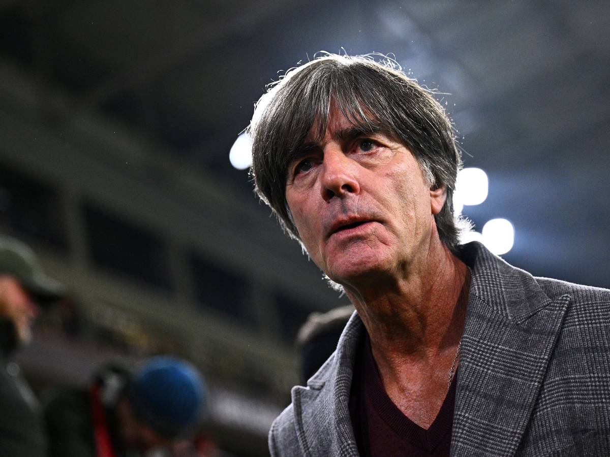 Joachim Löw im Stadion.