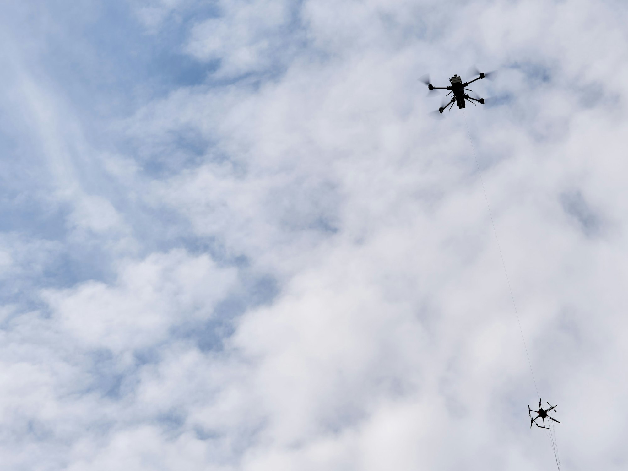 Mehrere Drohnen haben in der Nacht zu Freitag Schleswig-Holstein überflogen. Unser Symbolfoto zeigt die Abfangdrohne A1-Falke bei der Leistungsschau Drohnenabwehr am zweiten Tag der Großübung ‚Red Storm Bravo‘ in Hamburg.