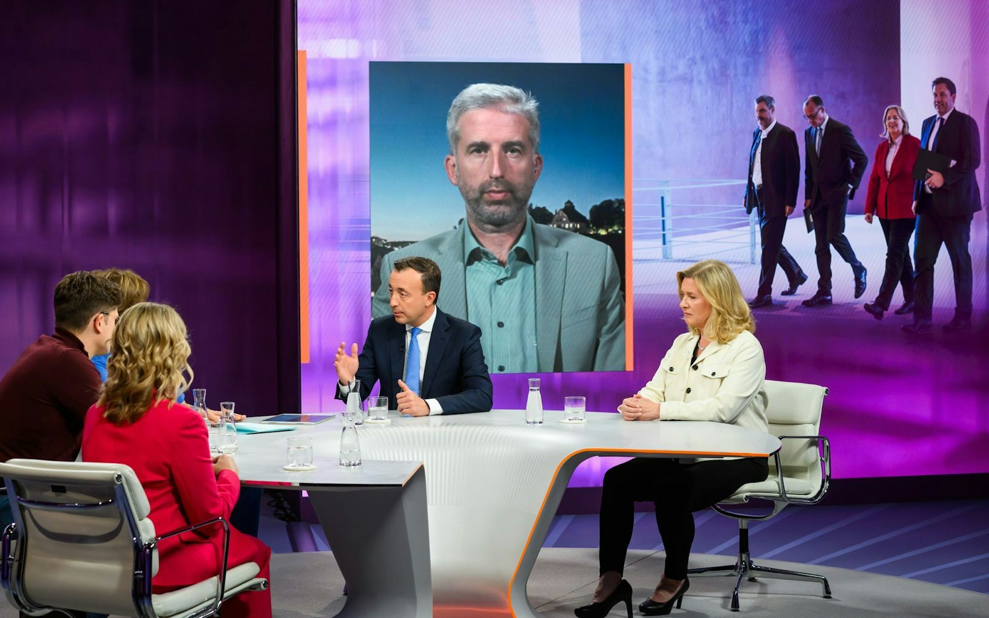 Maybrit Illner diskutierte am Donnerstag über den „Sozialstaat in Not“. (Bild: ZDF/Jule Roehr )