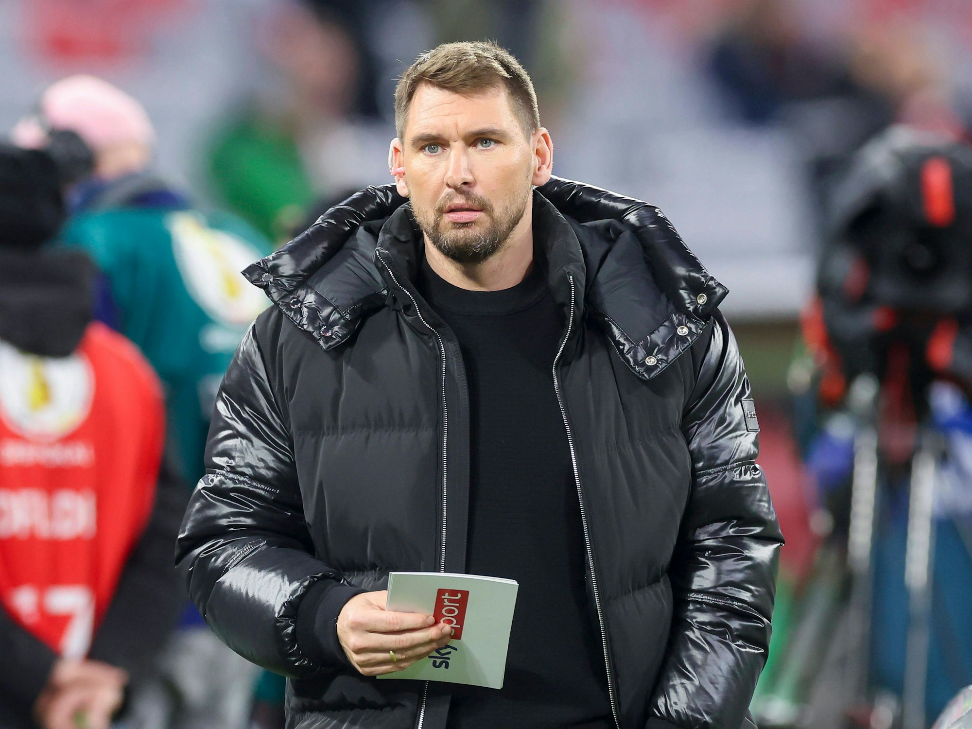 Patrick Helmes am Rand des Bayern-Spiels gegen Bayer Leverkusen.