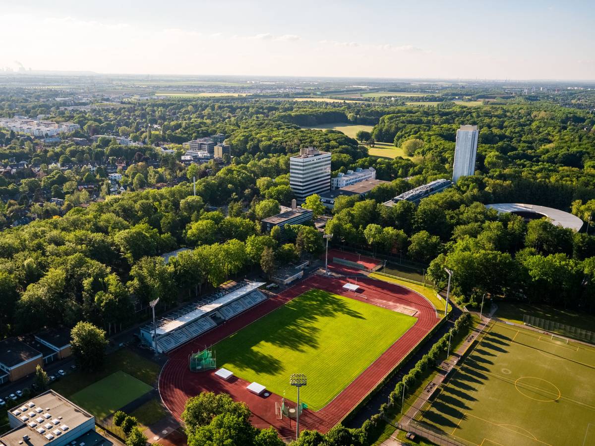 Der Wohnturm des Kölner Studierendenwerkes an der Spoho im Juni 2024