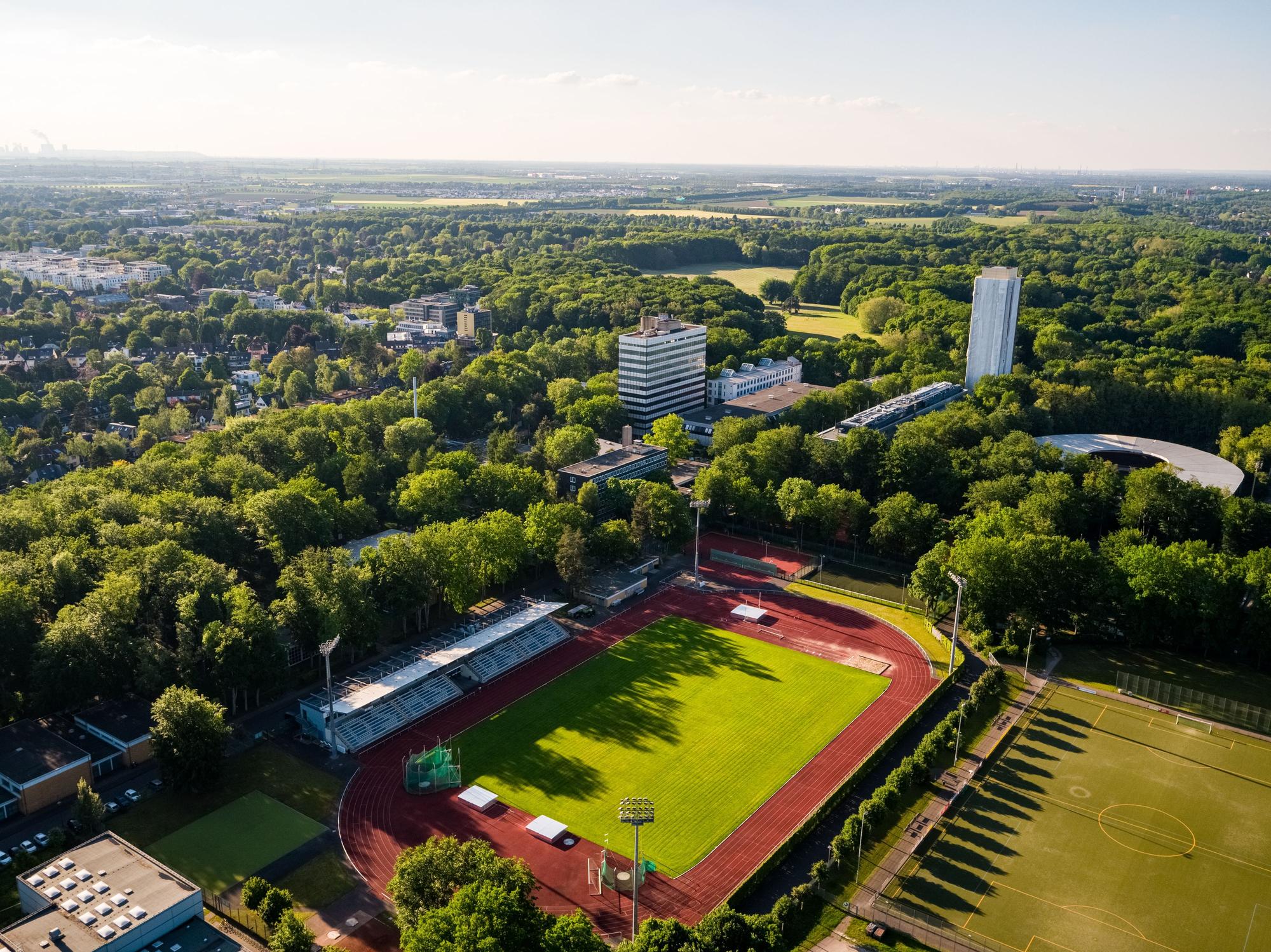Der Wohnturm des Kölner Studierendenwerkes an der Spoho im Juni 2024