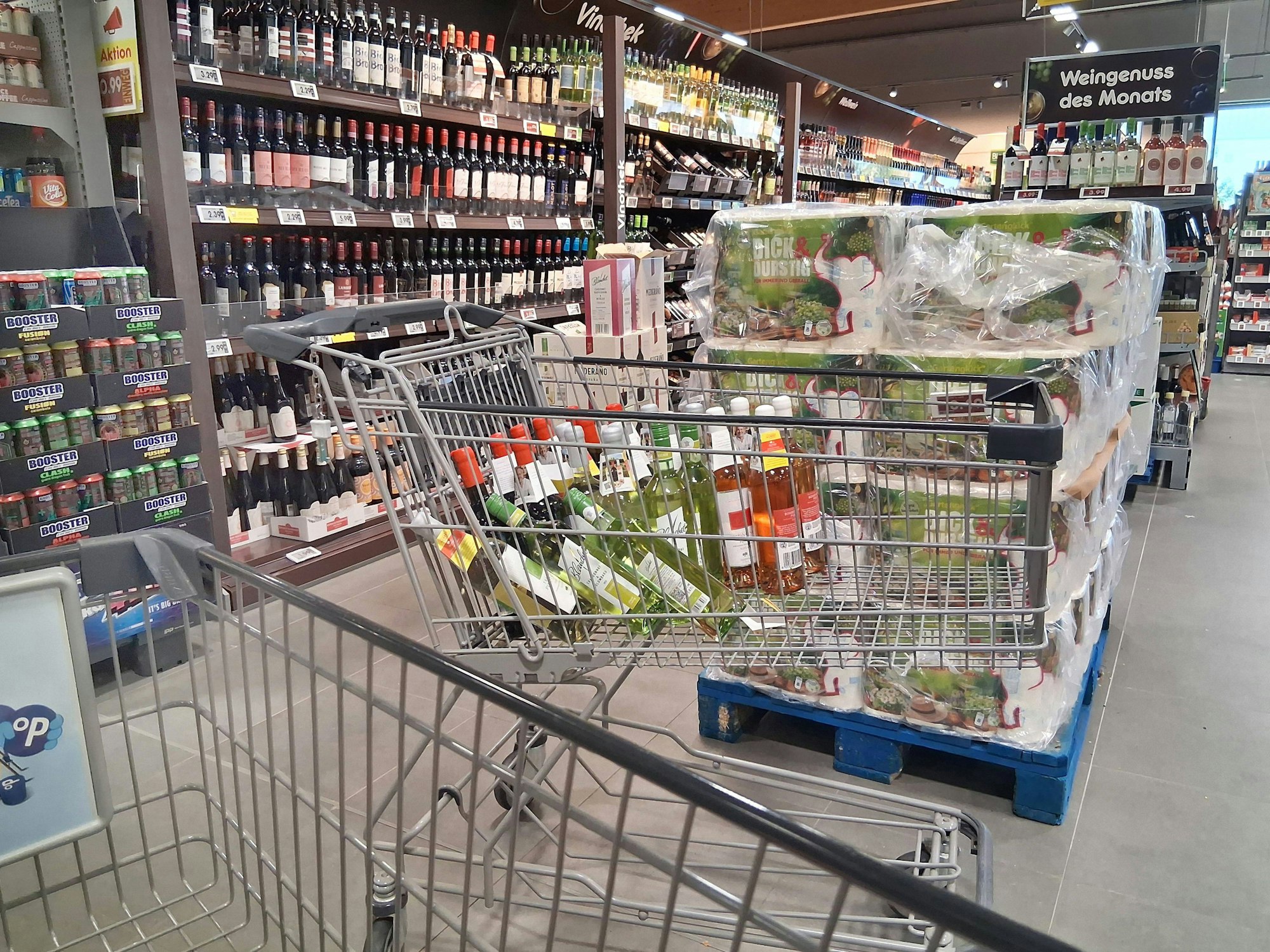Ein Rotwein der Netto-Eigenmarke Villa am Weinberg wird aktuell für nur einen Euro verkauft (Archivbild).