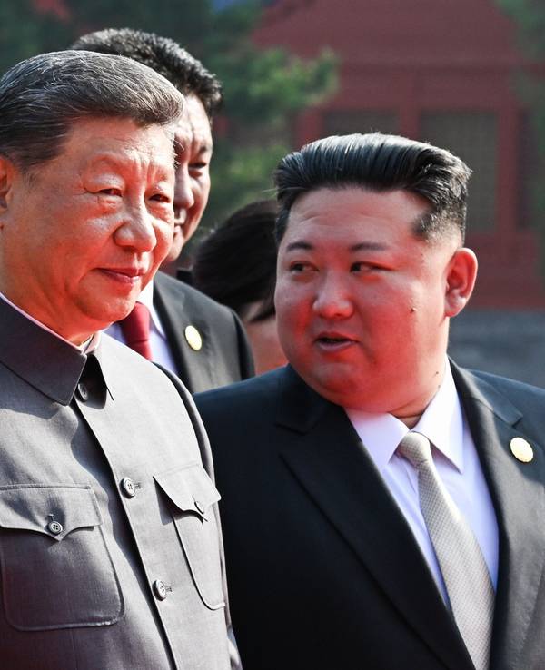 Der russische Präsident Wladimir Putin, der chinesische Präsident Xi Jinping und der nordkoreanische Machthaber Kim Jong Un (von links) bei einer Militärparade in Peking Anfang September.