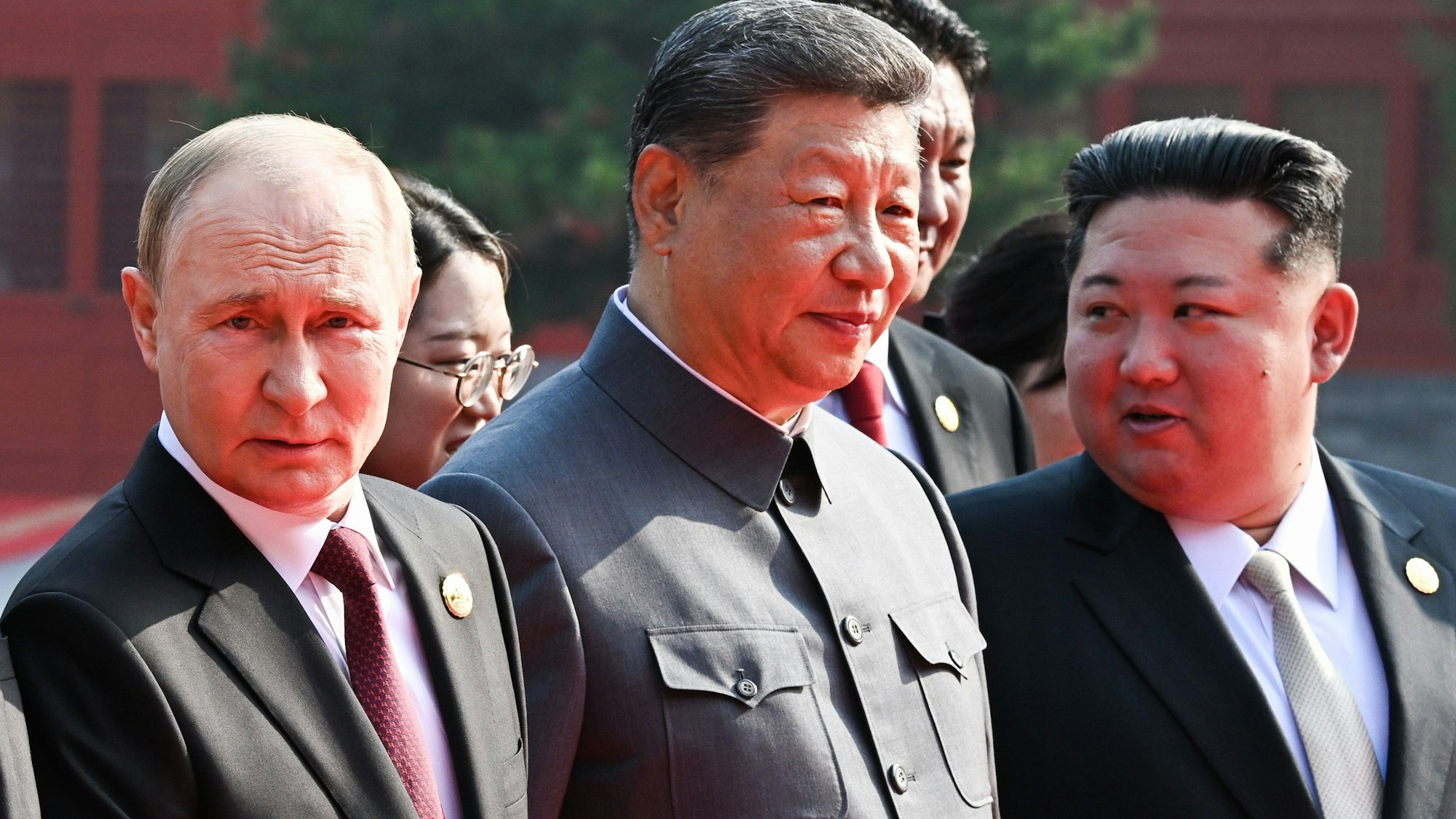 Der russische Präsident Wladimir Putin, der chinesische Präsident Xi Jinping und der nordkoreanische Machthaber Kim Jong Un (von links) bei einer Militärparade in Peking Anfang September.