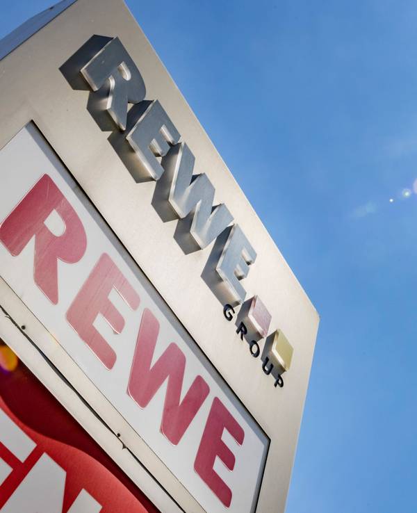 Die Firma Westfälische Fleischwarenfabrik Stockmeyer aus Nordrhein-Westfalen ruft bundesweit eine Charge Aufschnitt zurück, die bei Rewe vertrieben wird (Archvbild).