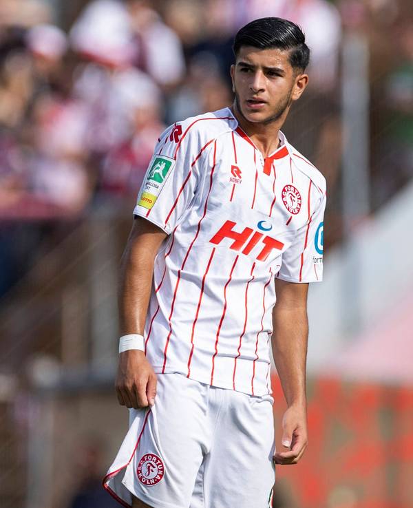 Kian Hekmat im Trikot von Fortuna Köln.