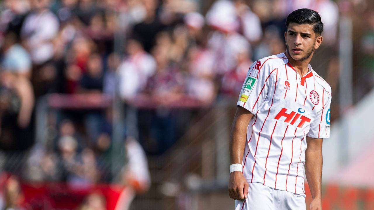 Kian Hekmat im Trikot von Fortuna Köln.