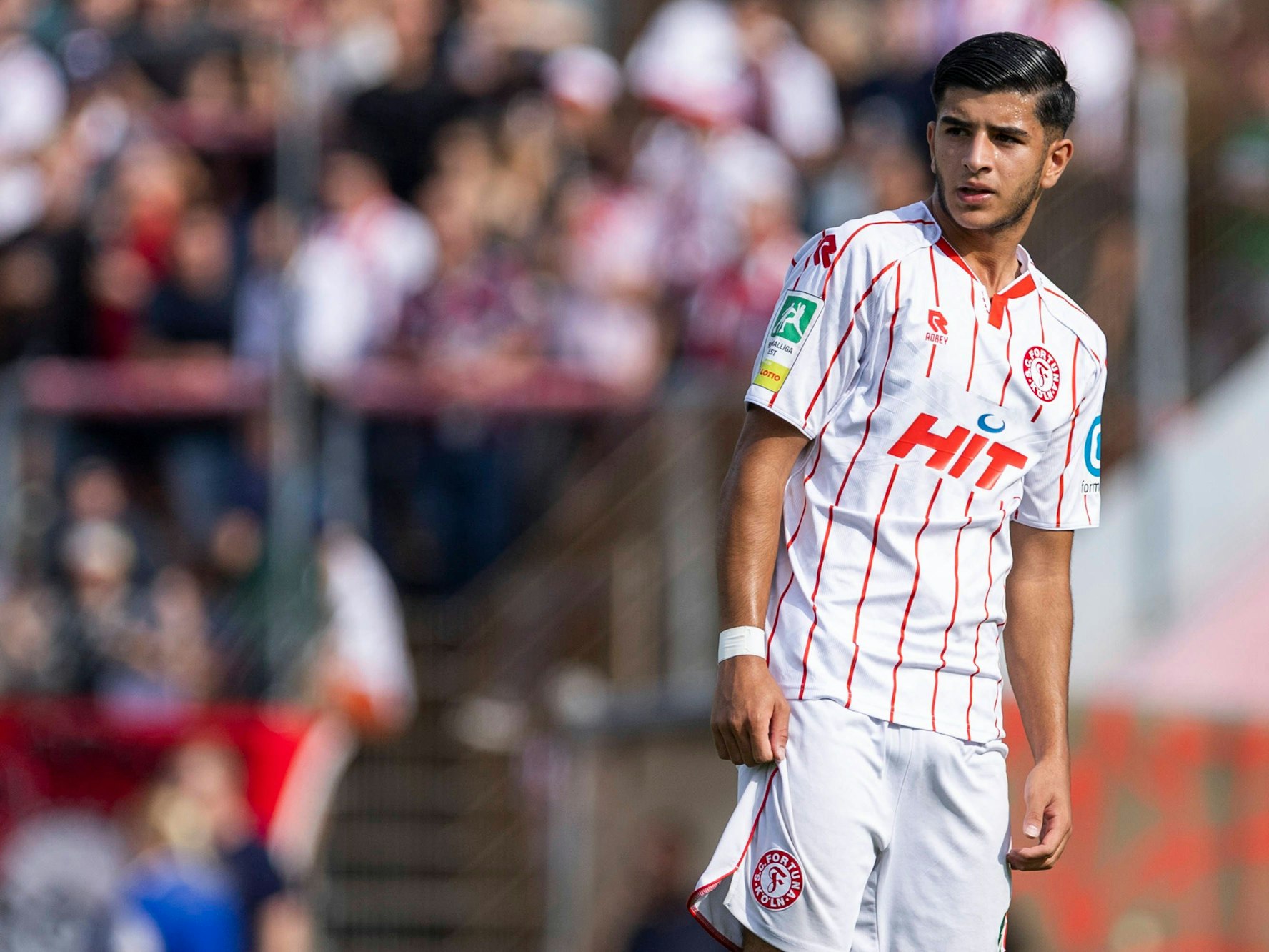 Kian Hekmat im Trikot von Fortuna Köln.