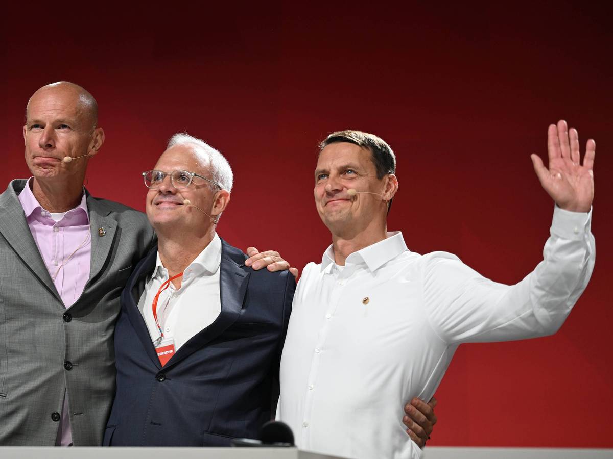 Jörn Stobbe, Jörg Alvermann und Ulf Sobek (v.l. bei der Mitgliederversammlung des 1. FC Köln am 27. September 2025.