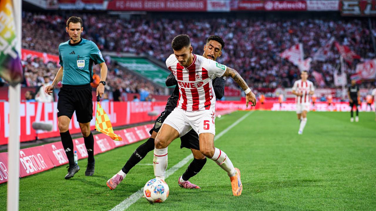 Tom Krauß (1. FC Köln) am 8. September 2025 gegen Stuttgarts Tiago Tomas.