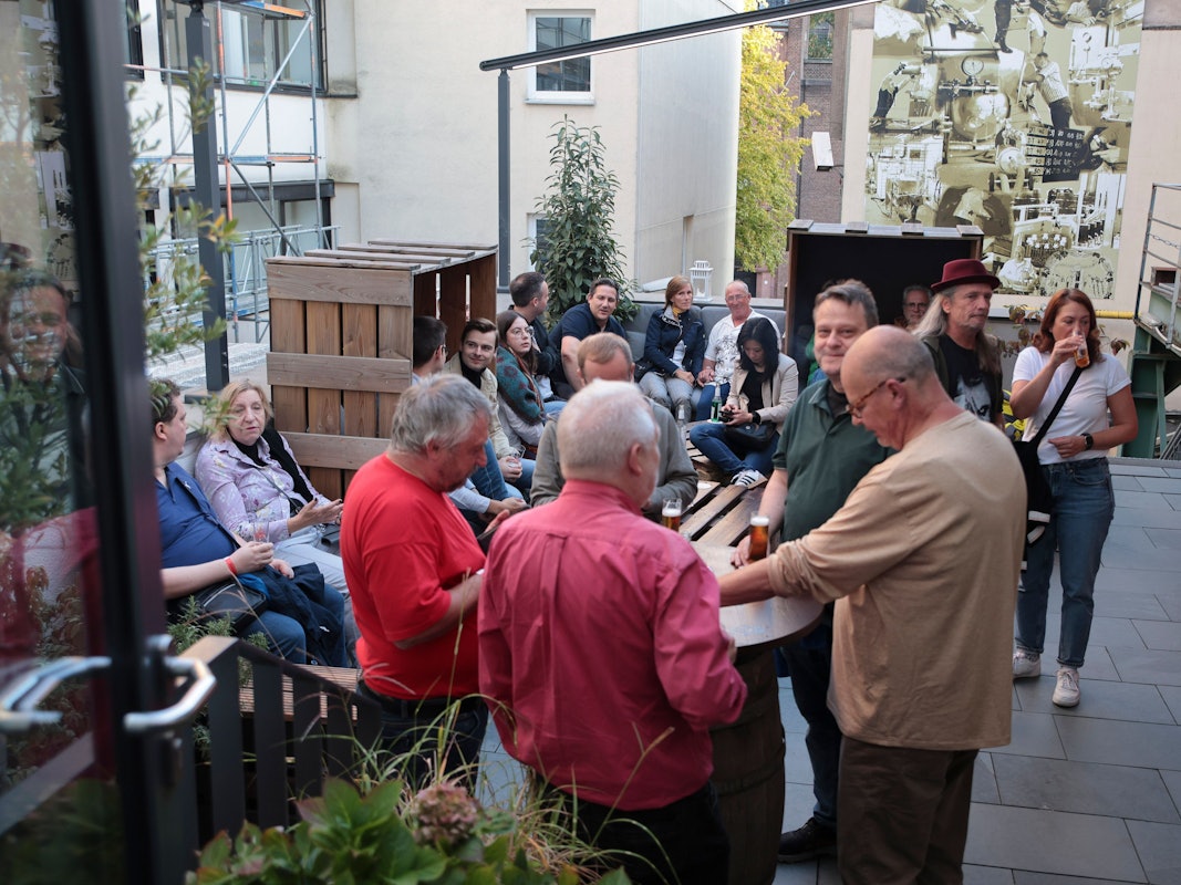 OB-Stichwahl zwischen SPD und Grünen: Hier ist die Wahlparty der SPD im Saal Anno 1858 in der Malzmühle zu sehen.