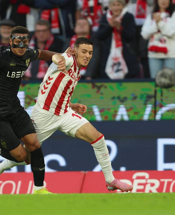 Said El Mala im Zweikampf gegen Stuttgarts Luca Jaquez.