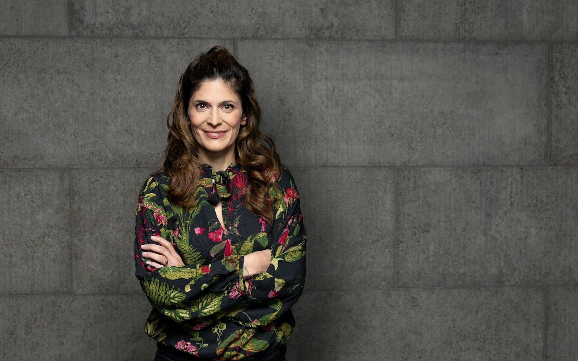 „Wir haben natürlich einen Bildungsauftrag“, betont Katty Salié im Interview. „Denn Kultur gehört definitiv zum öffentlich-rechtlichen Rundfunk dazu. Ich persönlich finde, sie ragt in jedes Leben. Man muss nur offen dafür bleiben, was die Menschen unter Kultur verstehen.“ Sie moderiert seit 13. Januar 2012 im ZDF das Kultur-Magazin „aspekte“. Das Format an sich wird nun 60 Jahre alt. (Bild: ZDF/ Andreas Pein)