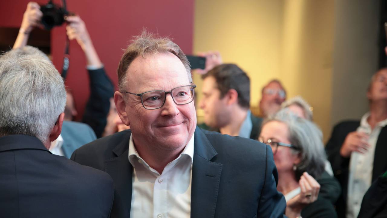 Torsten Burmester strahlt am Abend der Stichwahl – auf Kölns neuen Oberbürgermeister kommen jetzt auch einige karnevalistische Pflichten zu.