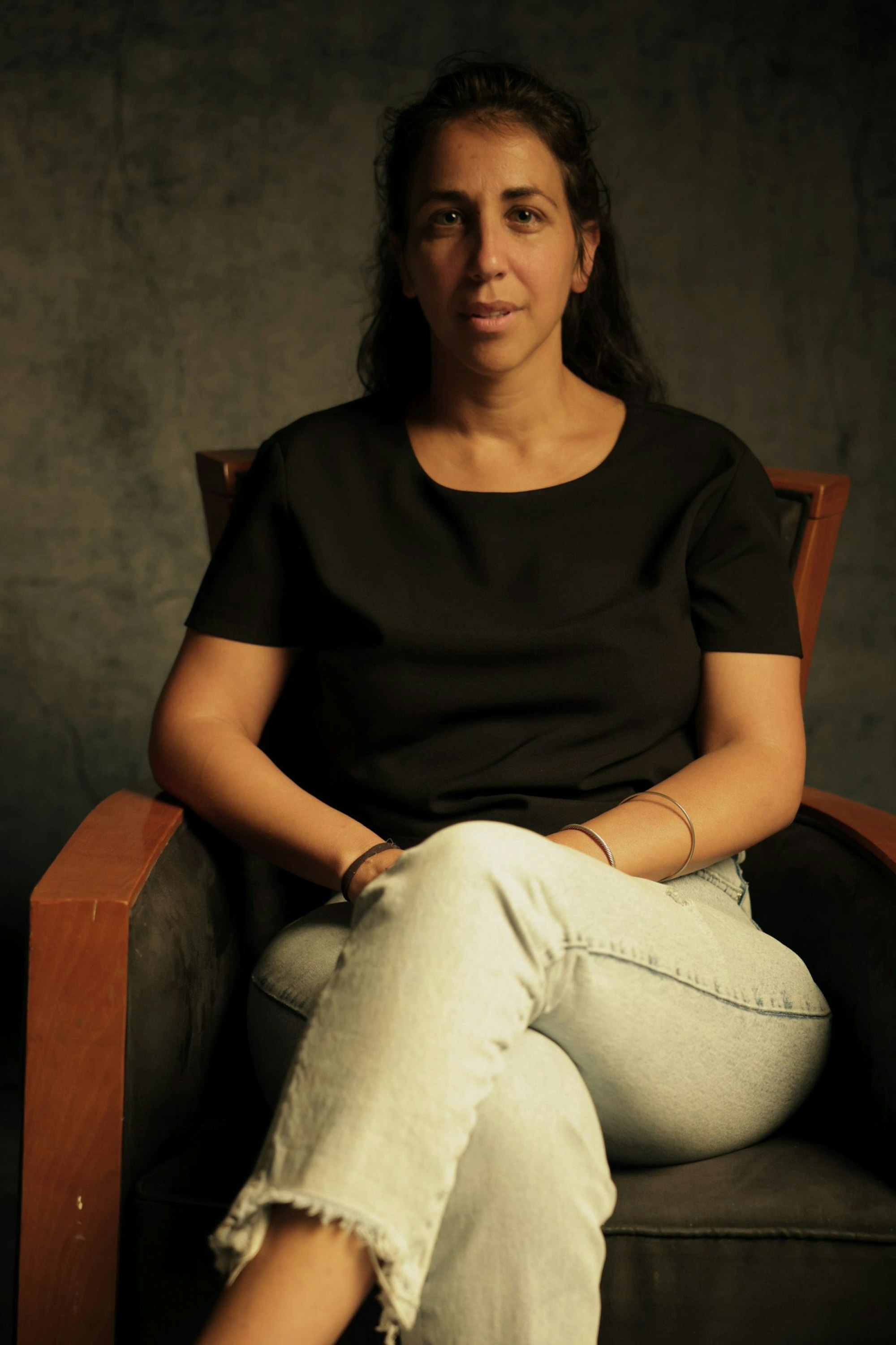 Einat Kornfeld überlebte das Massaker vom 07. Oktober 2023, weil sie sich beim Angriff der Hamas mit ihren Kindern in einem Schutzraum befand. (Bild: AMOS Pictures / The HISTORY Channel)
