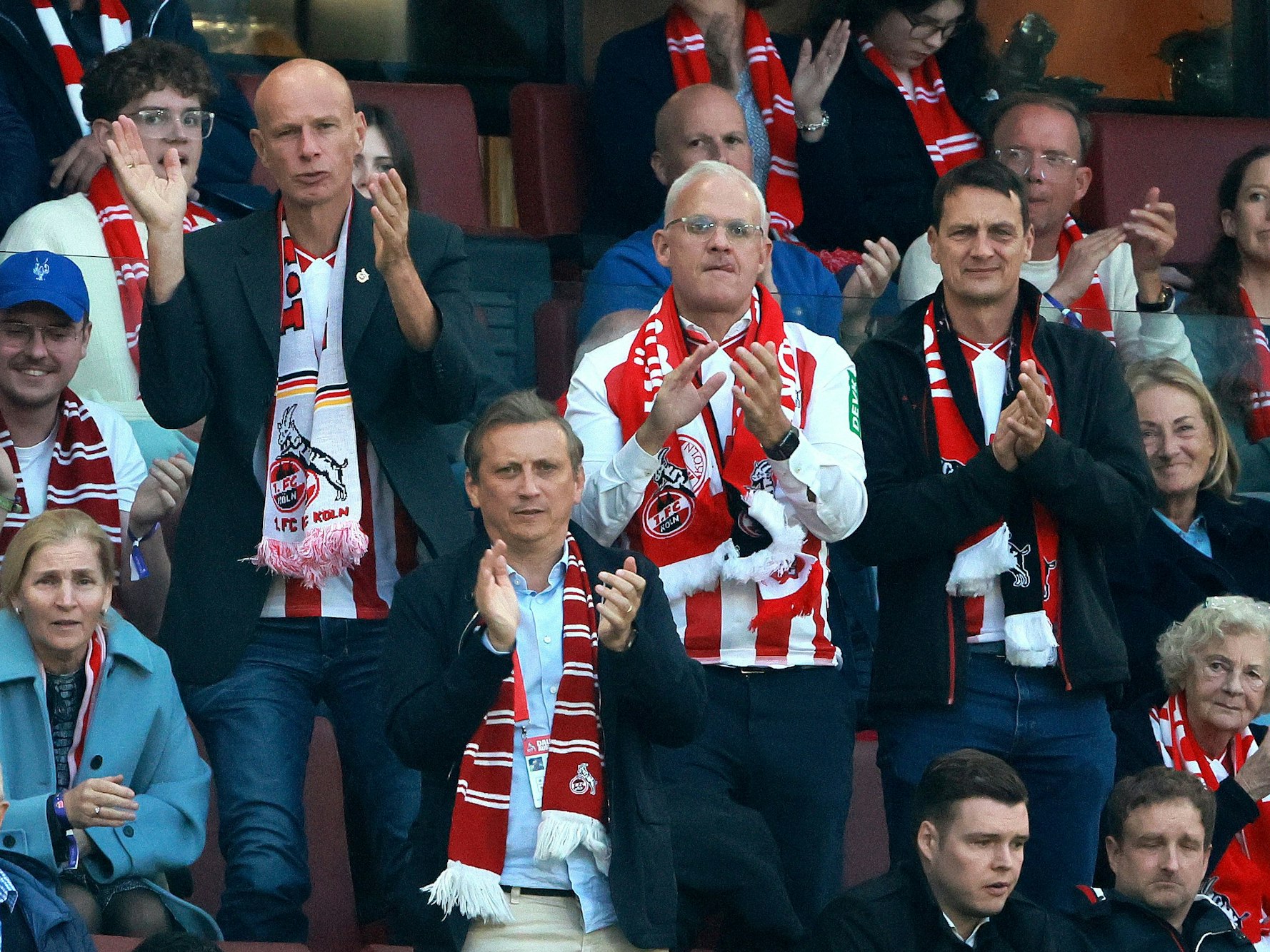 Der neue FC-Präsident Jörn Stobbe (l.) gemeinsam mit seinen Vizepräsidenten Jörg Alvermann (M.) und Ulf Sobek (r.). Im Vordergrund steht Aufsichtsratsvorsitzender Lionel Souque.