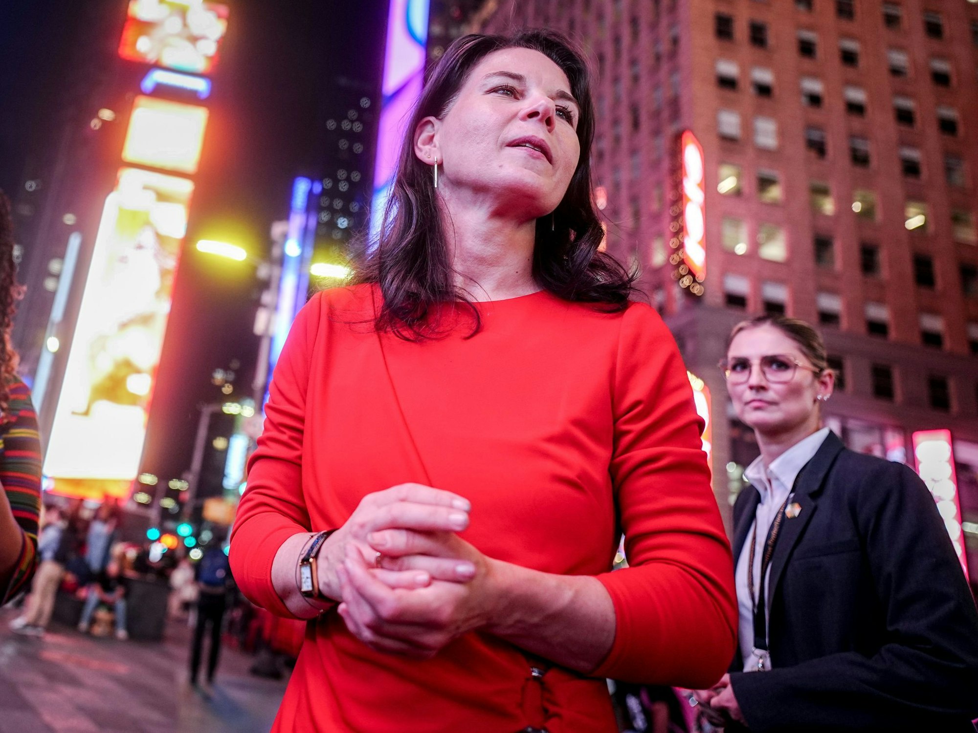 Annalena Baerbock am New Yorker Times Square.