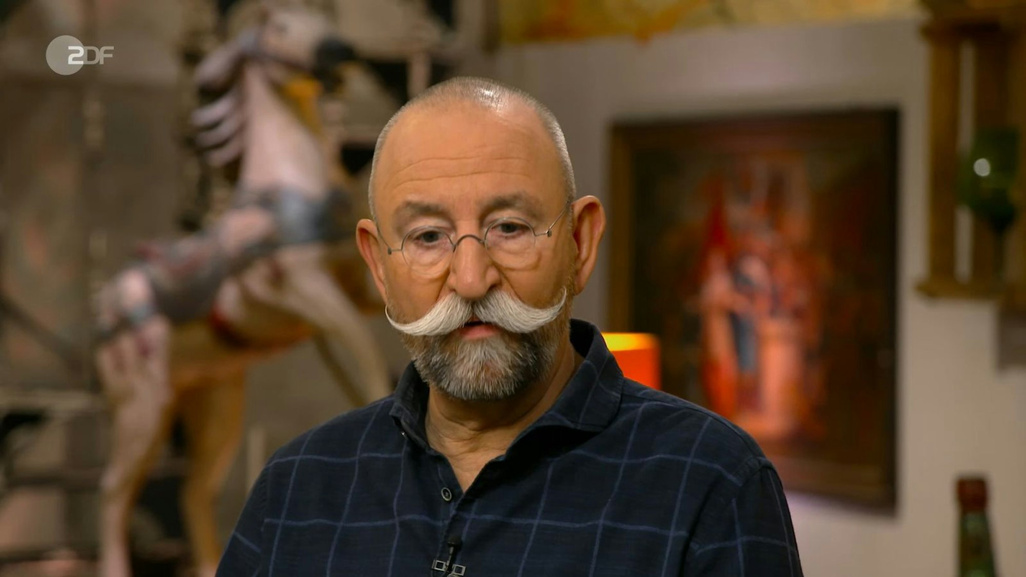 Horst Lichter brachte es gewohnt direkt auf den Punkt: „Da sind die damaligen Besitzer betuppt worden.“ (Bild: ZDF)