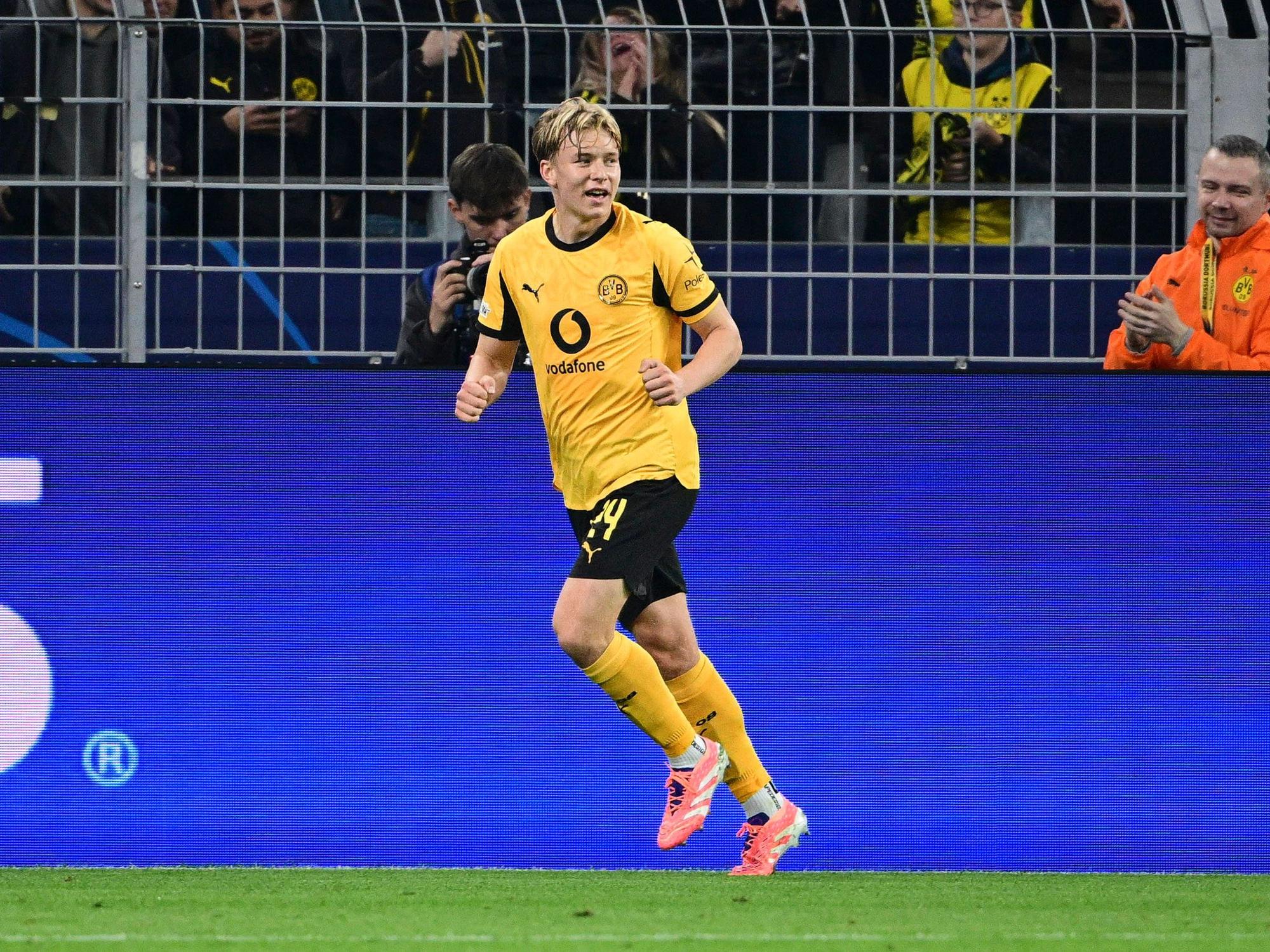 Daniel Svensson bejubelt seinen Treffer zur Führung gegen Bilbao.
