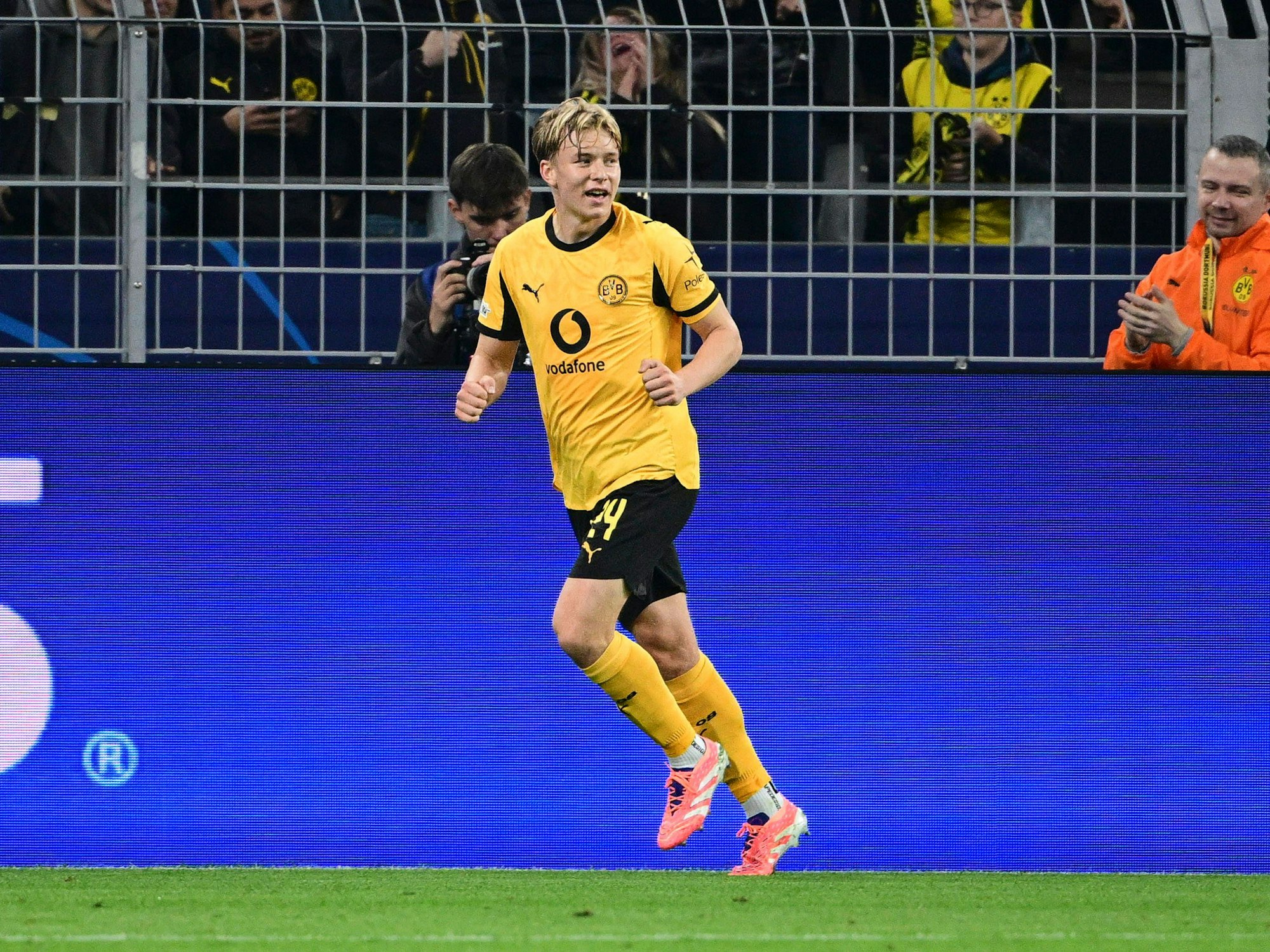 Daniel Svensson bejubelt seinen Treffer zur Führung gegen Bilbao.