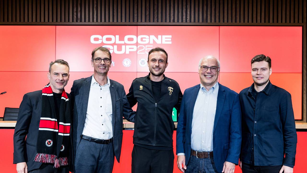 Von links: Holger Kirsch (Präsident Viktoria Köln), Dr. Andreas Dartsch (stv. Vorstandsvorsitzender Sparkasse KölnBonn), Niklas Müller (Geschäftsführer Fortuna Köln), Dirk Brennecke (Geschäftsführer Fußball-Verband Mittelrhein) und Lukas Berg (Technischer Direktor 1. FC Köln) am 1. Oktober bei der Pressekonferenz zum Cologne Cup25.