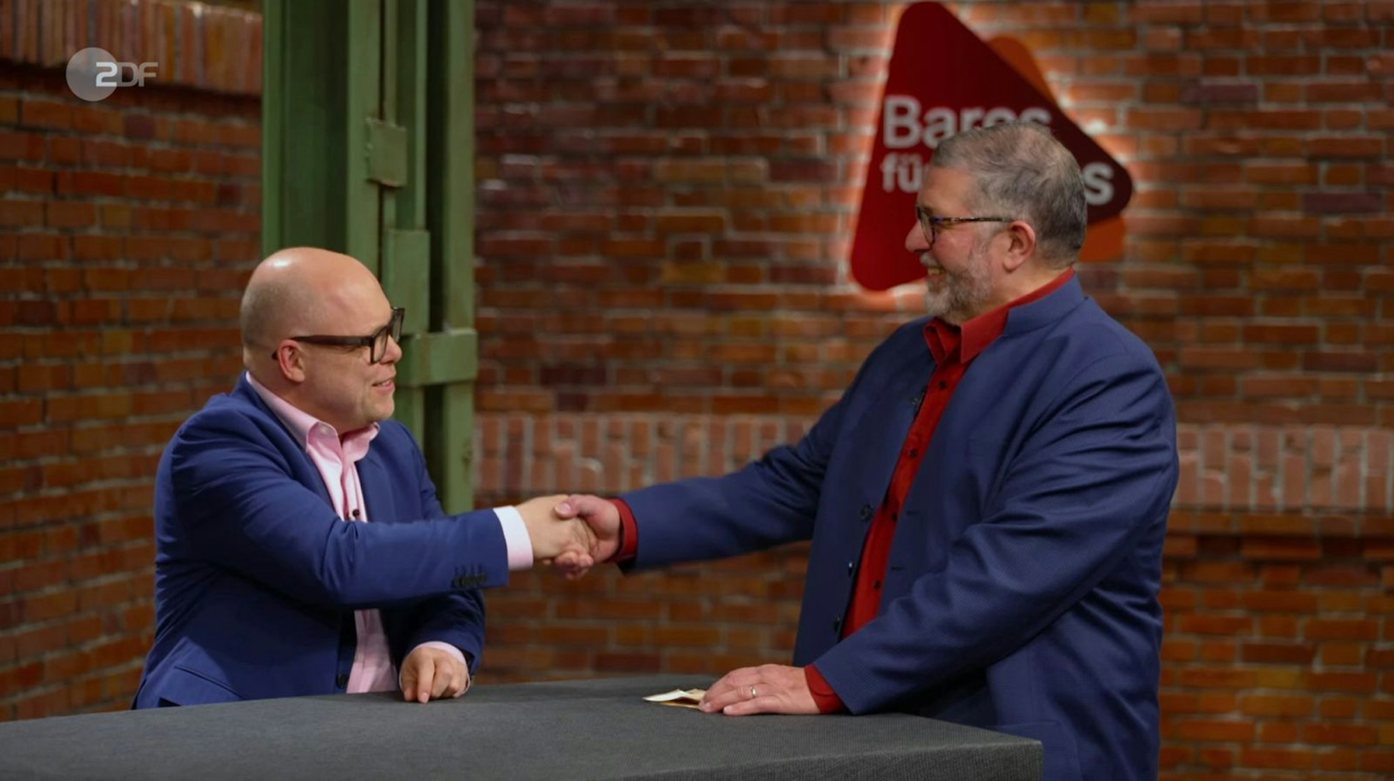 Erst bei 450 Euro setzte sich Benjamin Leo Leo durch und sicherte sich den Zuschlag. (Bild: ZDF)