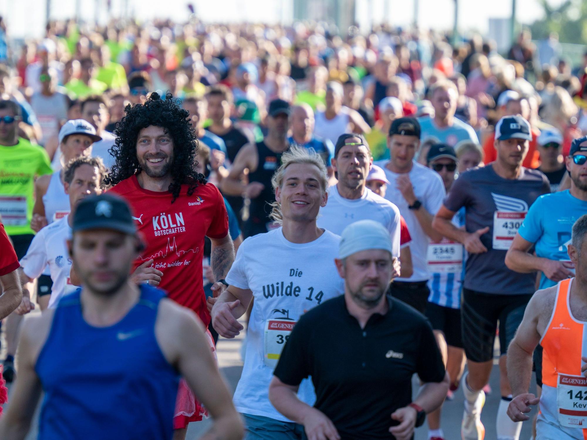 Läufer und Läuferinnen beim Köln Marathon