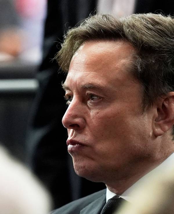 Elon Musk bei der Gedenkfeier für den rechtskonservativen Aktivisten Charlie Kirk im State Farm Stadium.