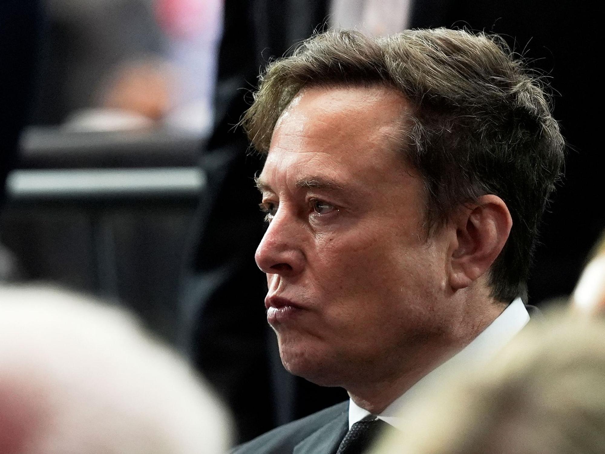 Elon Musk bei der Gedenkfeier für den rechtskonservativen Aktivisten Charlie Kirk im State Farm Stadium.