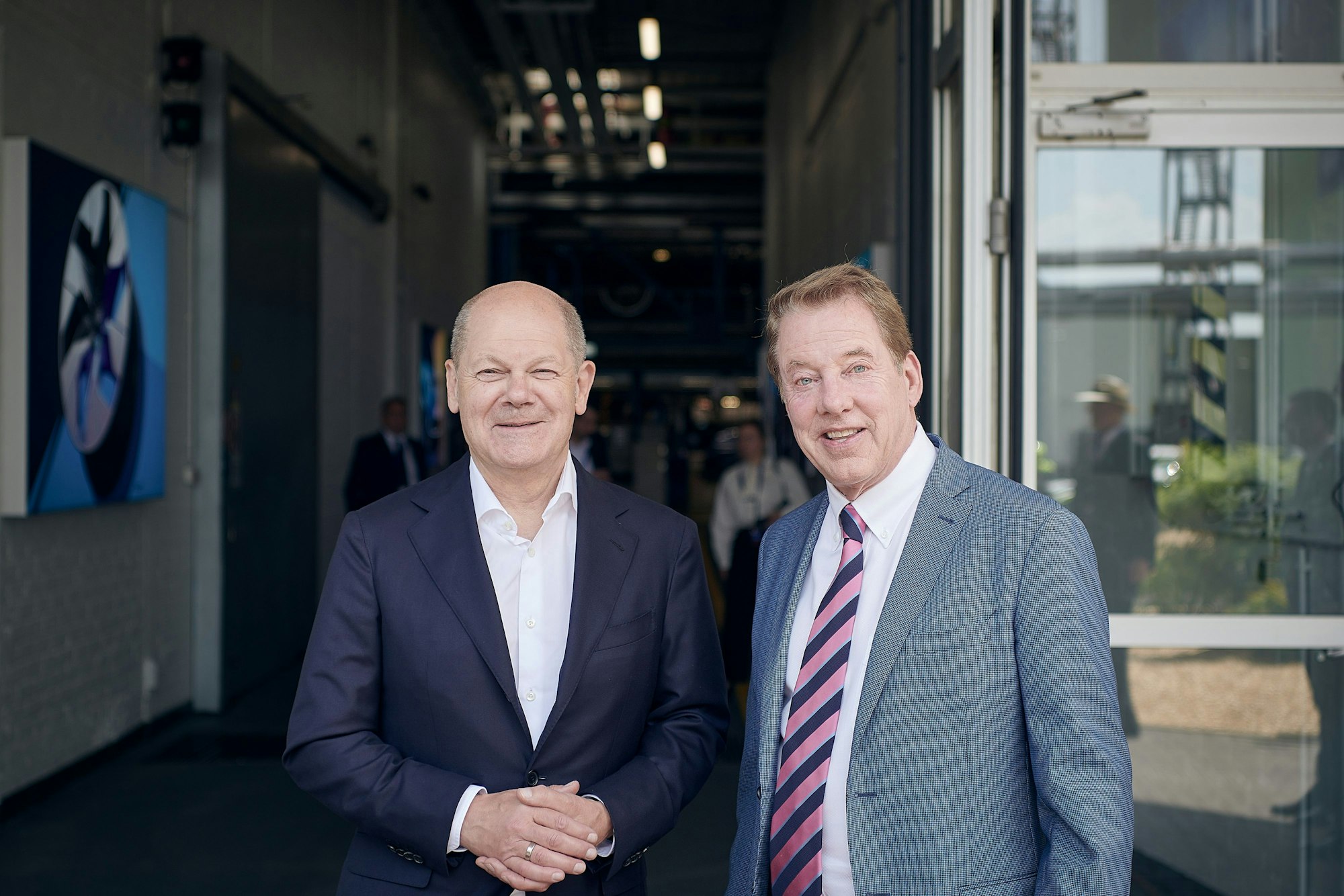 Das Bild zeigt William Clay Ford Jr., Executive Chair Ford Motor Company, und Olaf Scholz.