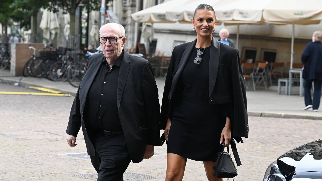 Reiner Calmund und Laura Wontorra kommen zur Trauerfeier von Willi Lemke im Bremer Dom.