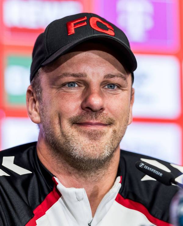 Lukas Kwasniok am Mittwoch (1. Oktober 2025) bei der Pressekonferenz des 1. FC Köln.