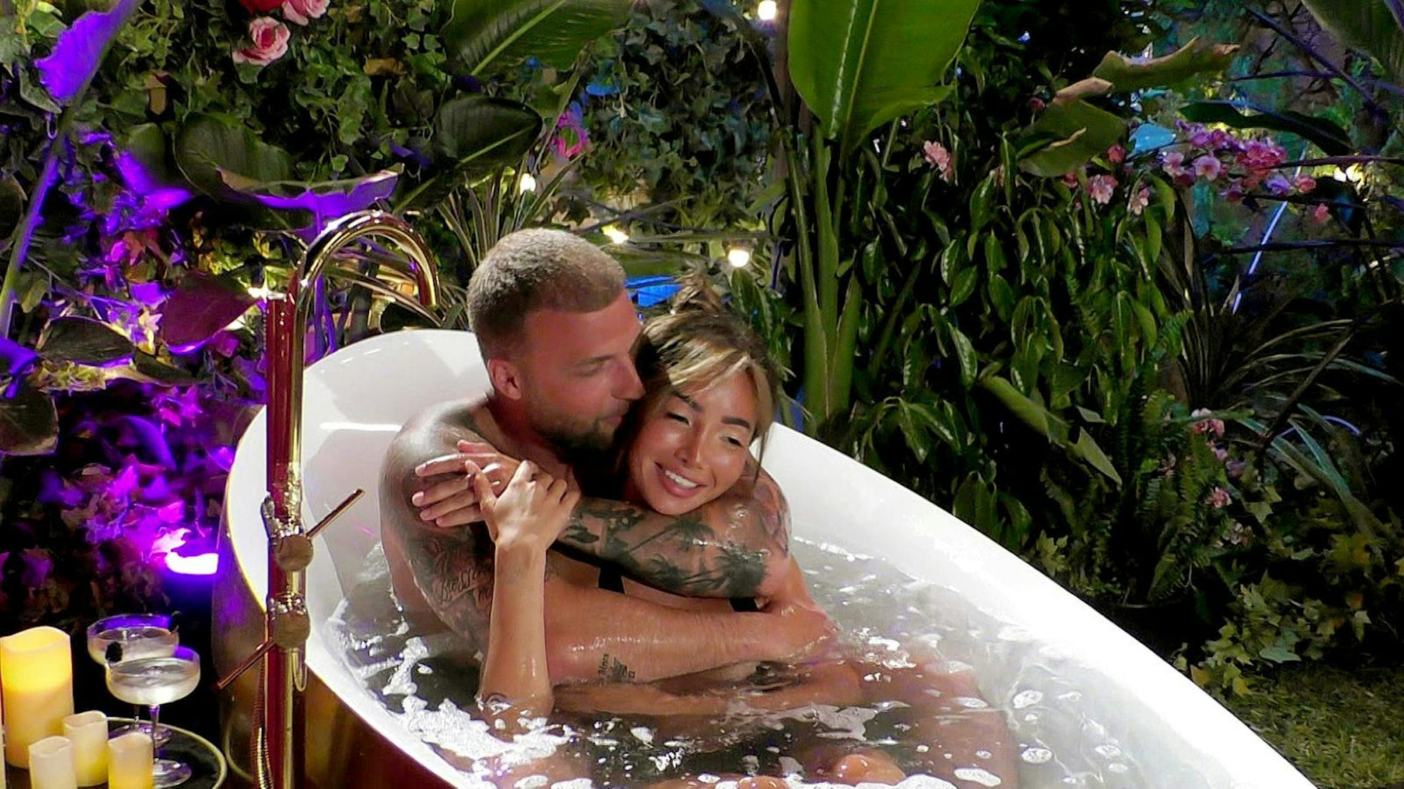 Tatum und Filip betreiben in der Private Suite Familienplanung. (Bild: RTLZWEI)